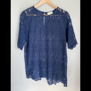 NWOT en elle elegant navy lace hi low top